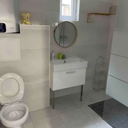 Couette-café Wifi - Parking - Superbe T3 Spacieux Et Moderne!!!! *