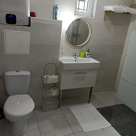 Couette-café Wifi - Parking - Superbe T3 Spacieux Et Moderne!!!! *